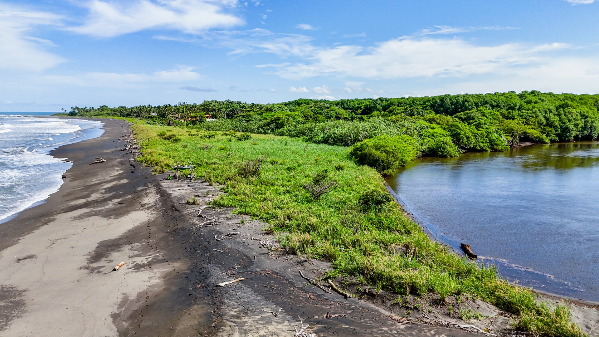 Irreplaceable Titled Beachfront Parcel with 35 Water Letters | 27,040 m² of Prime Coastal Real Estate!