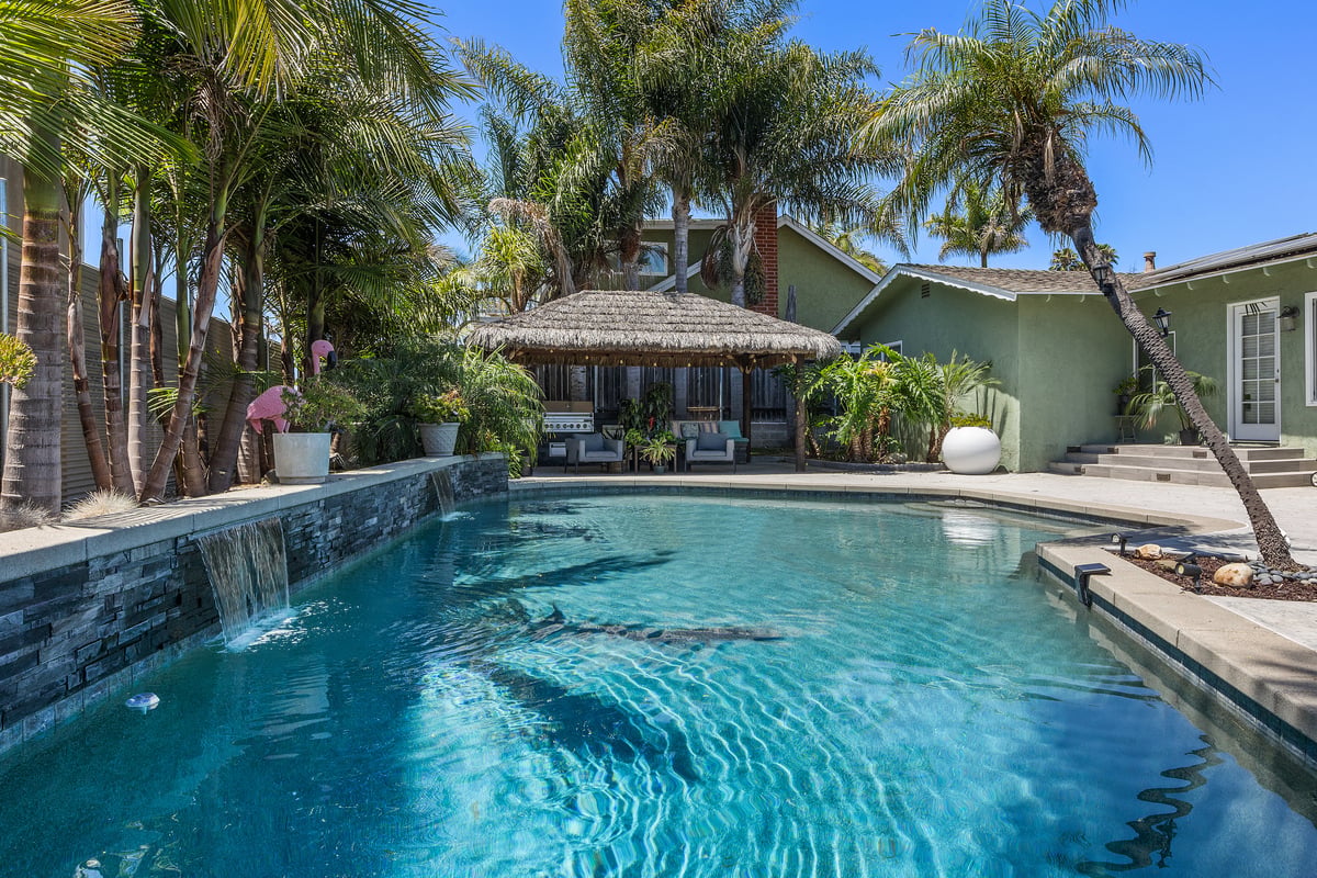 1431 Kurtz St. Oceanside, CA 92054. Listed by real estate agents Graham and Kelly Levine with Compass