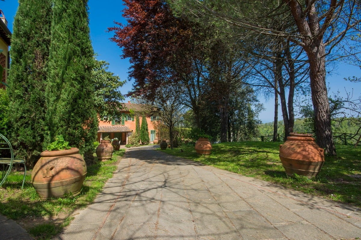 Villa In The Tuscan Hills