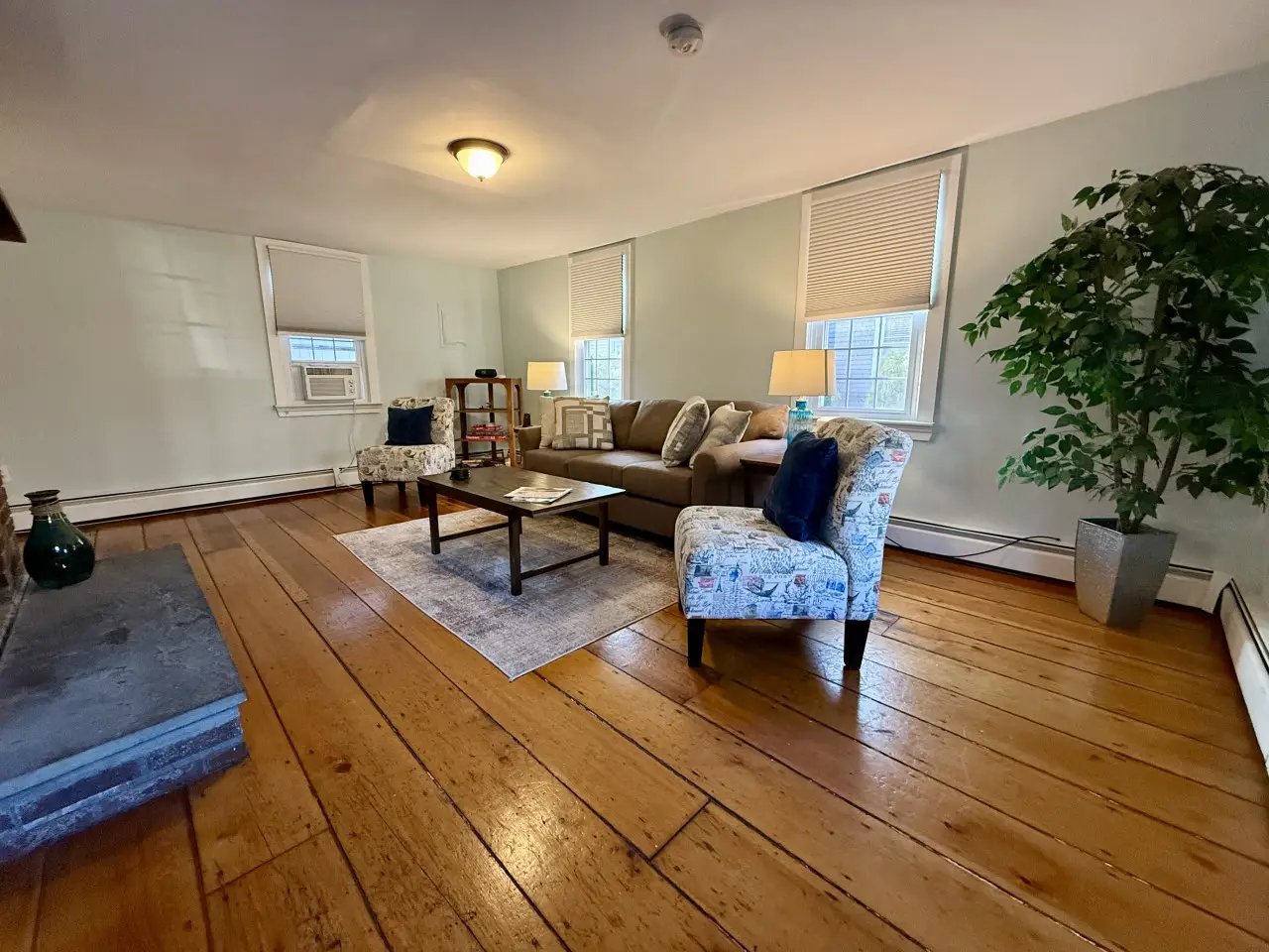 Central Newport 1BR Apartment