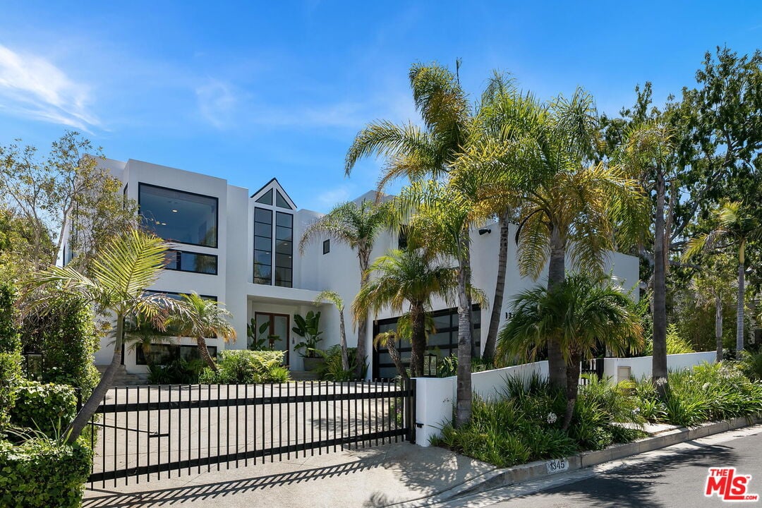 1345 Chautauqua Blvd