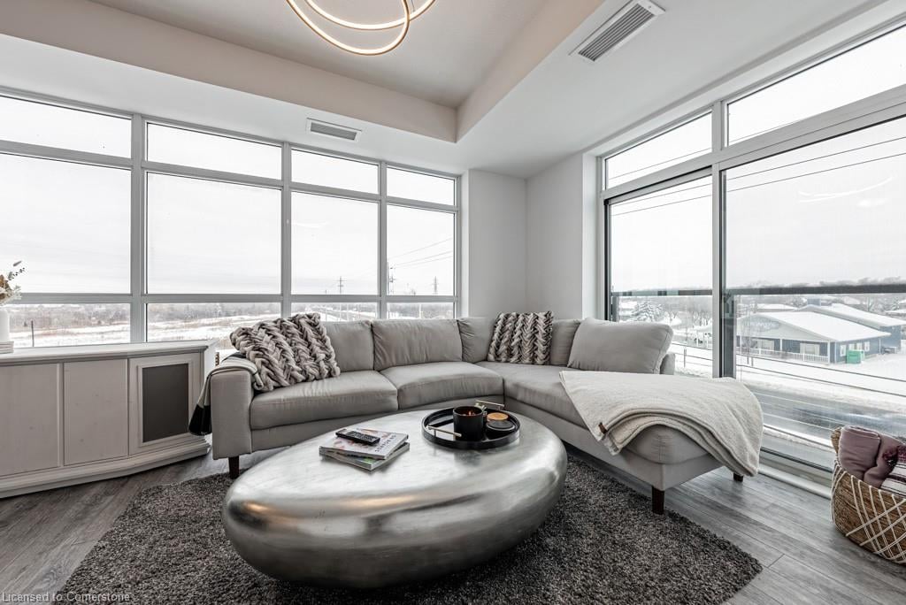 450 Dundas St E Unit: 302