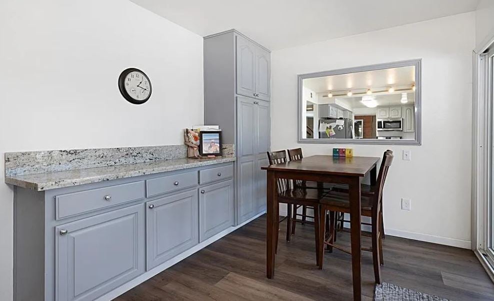 5676  Chateau Dr San Diego, CA