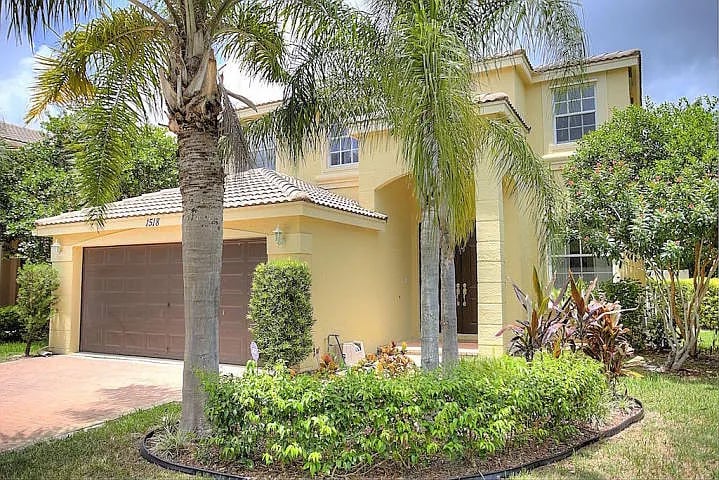 1518 Running Oak Ln