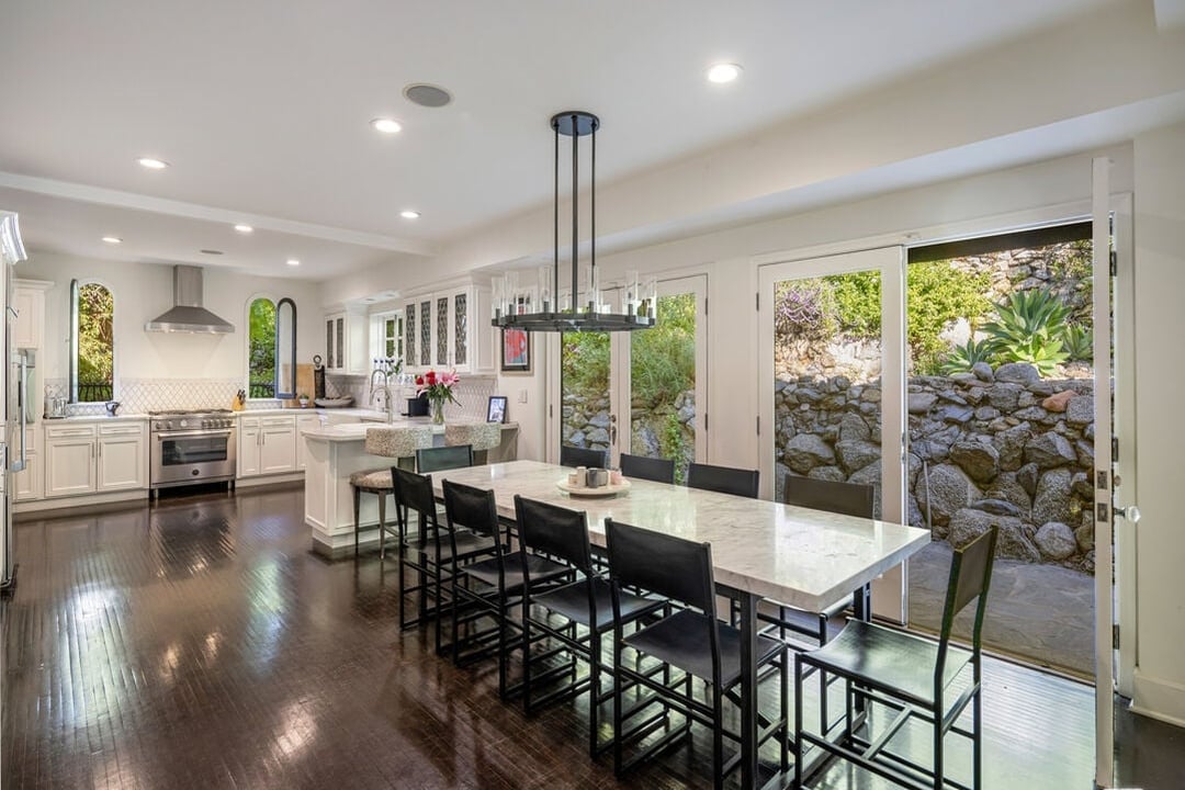 Velaris Estate, Laurel Canyon Blvd, 90046