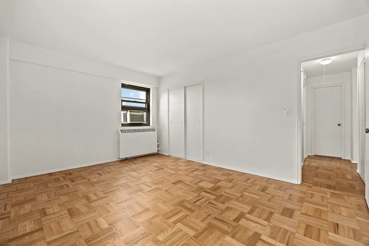 21-66 33rd Road Unit: 12B