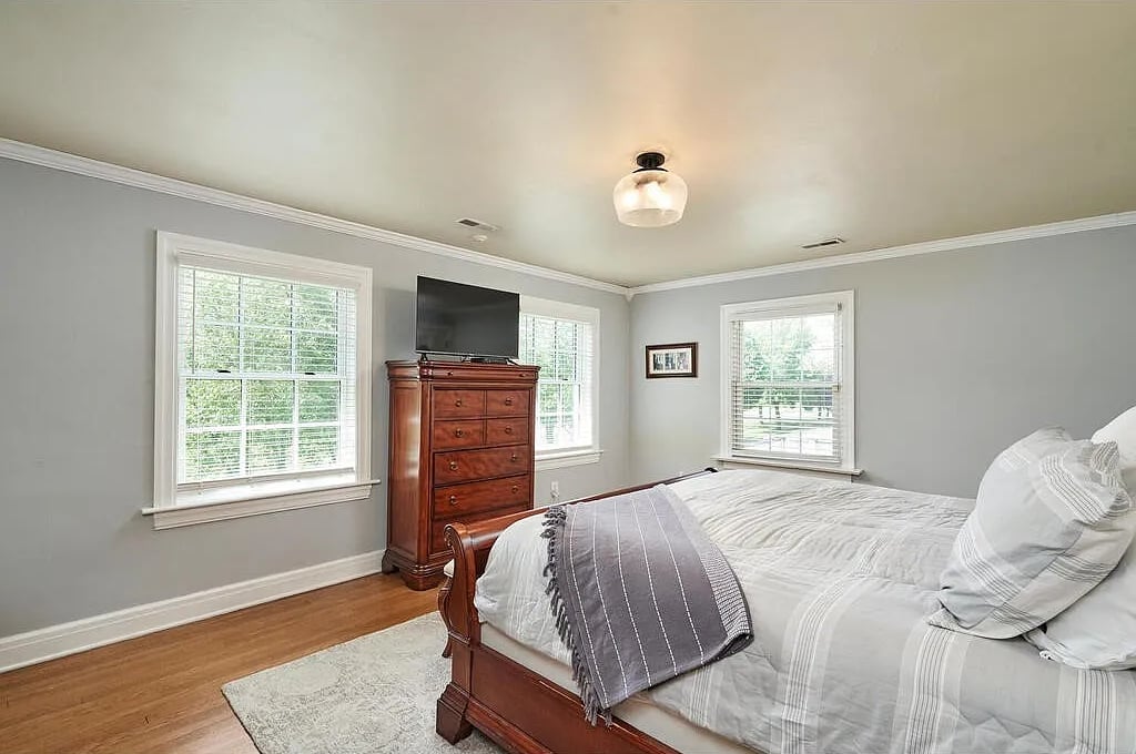 39 N Wheaton Rd
