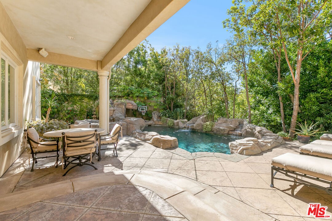 2151 Ravensfield Ln
