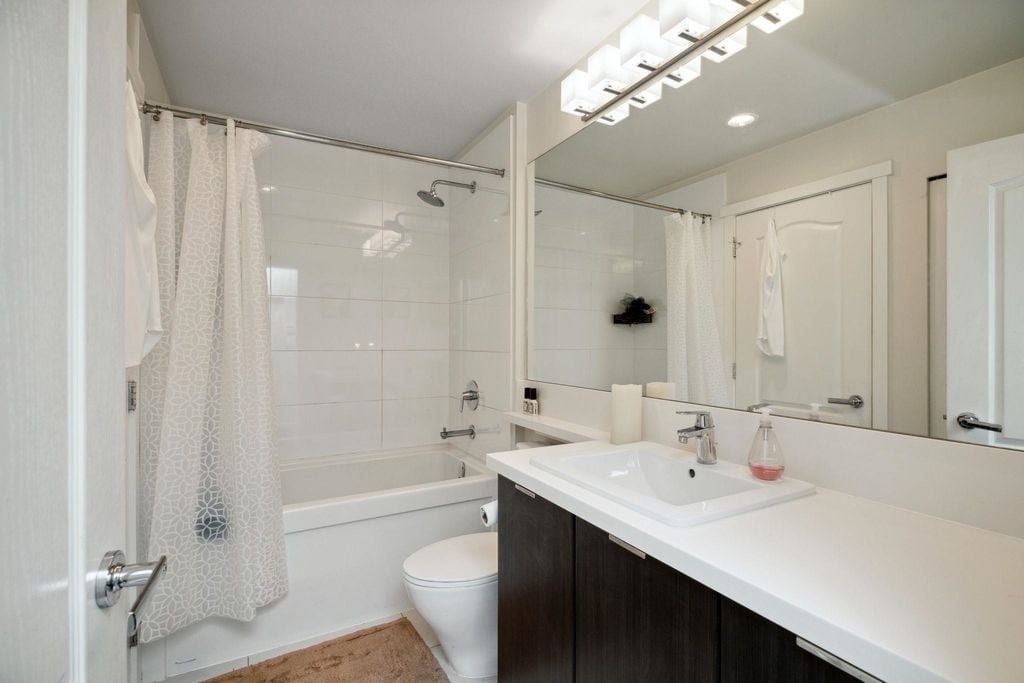 1135 Windsor Mews, #111