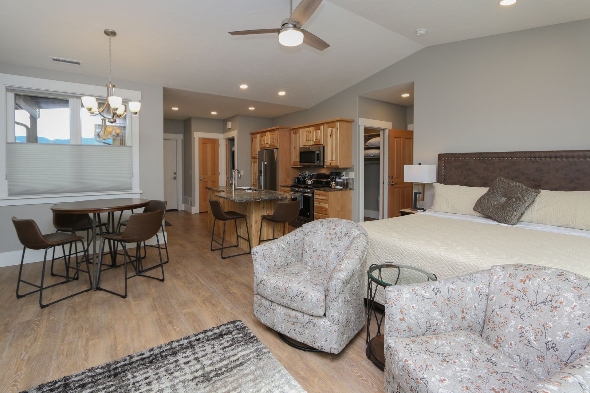 15 Creekside Ln