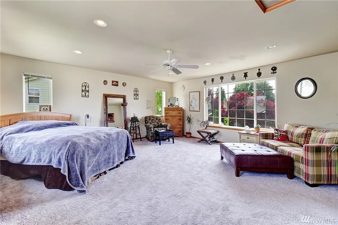 8605 14th Pl SE