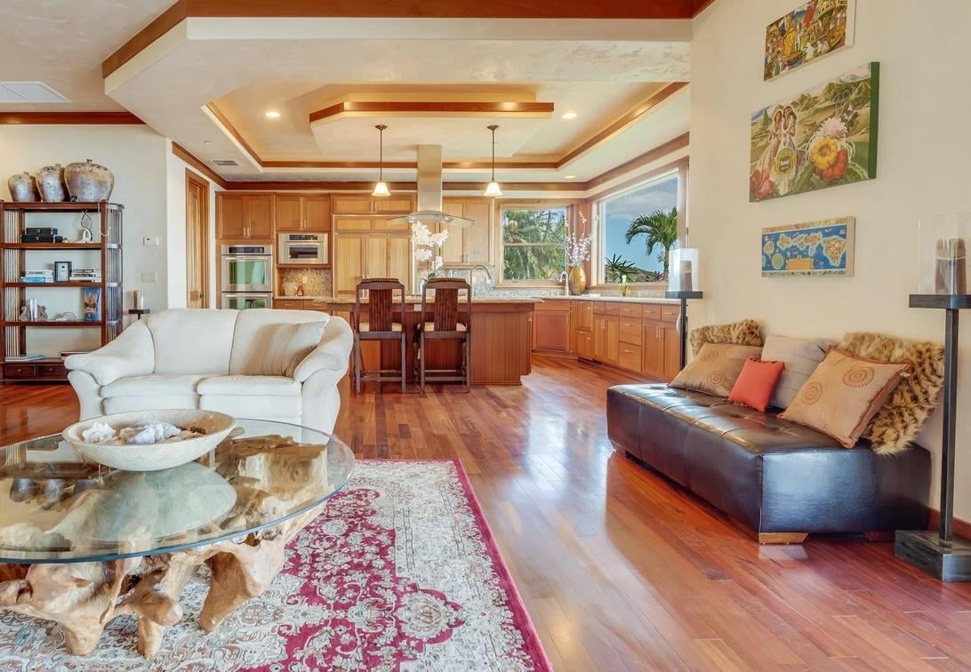 WEST MAUI TOP QUALITY RESIDENCE -35 ACRES - 180 DEGREE OVEANVIEW - $5,75,000 - PRESTIGIOUS MAHANALUA NIU SUBDIVISION 