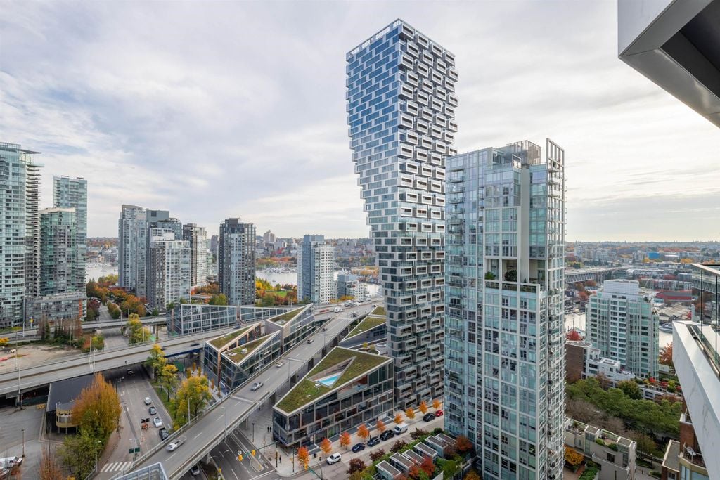 889 Pacific St, #2001