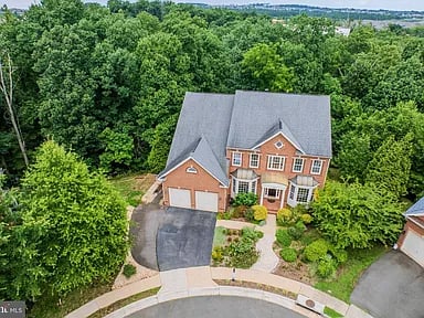 106 Calvary Ct SE