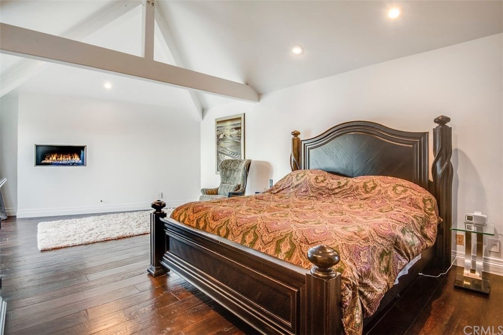 11 Outrider Rd