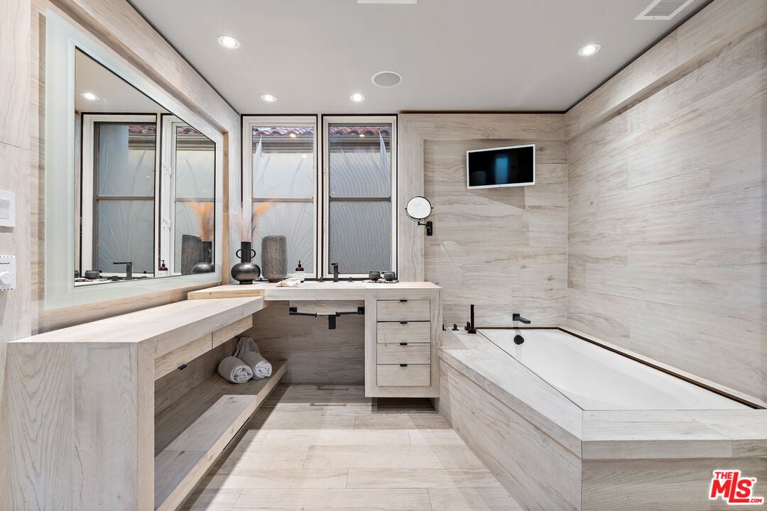 Century Woods Dr, 90067