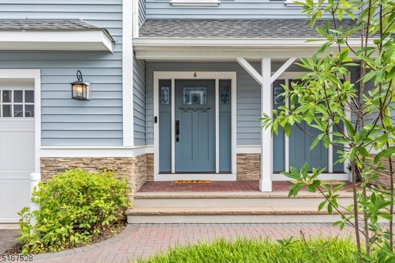6 Clover Ct