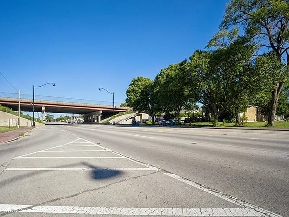 1180 W Irving Park Rd