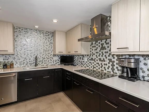 4501 Lindell Blvd # 8D&8E