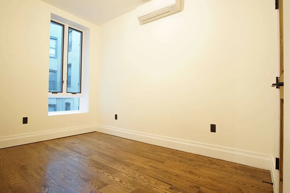 81 Stockholm St 3B