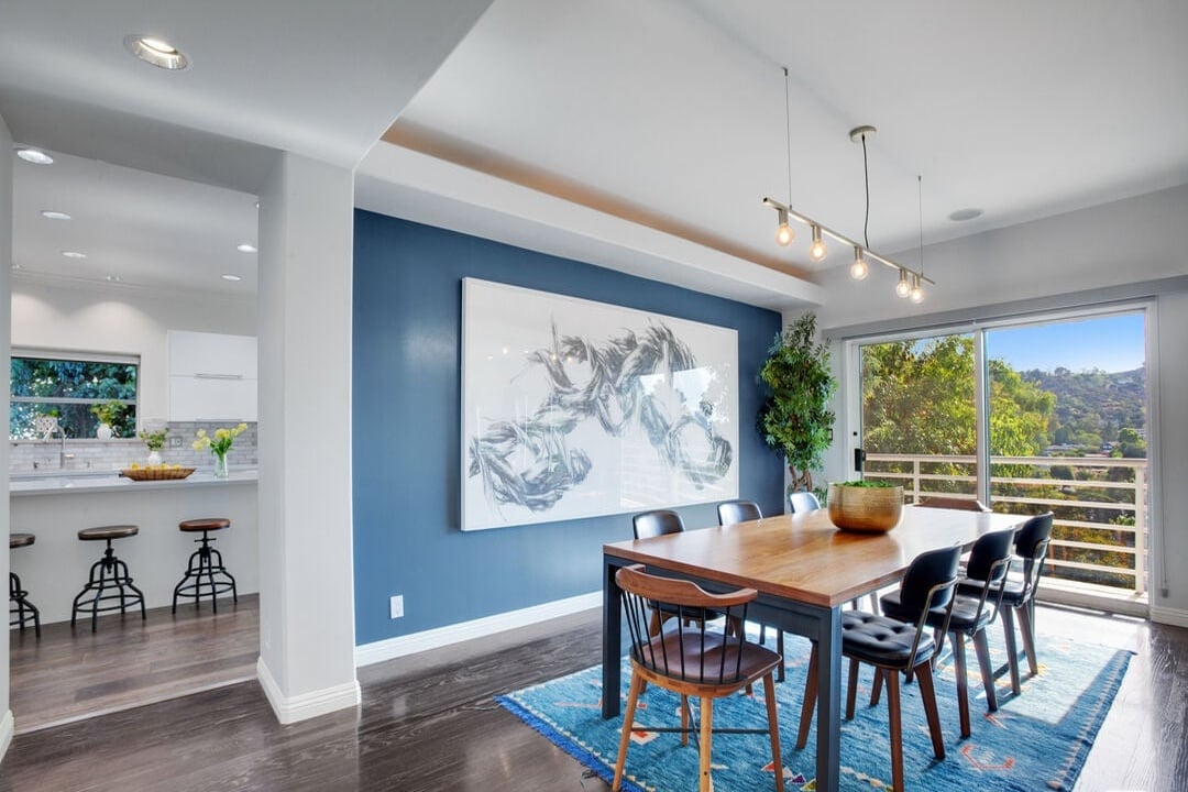 Solaris Manor, N Knoll Dr, 90068