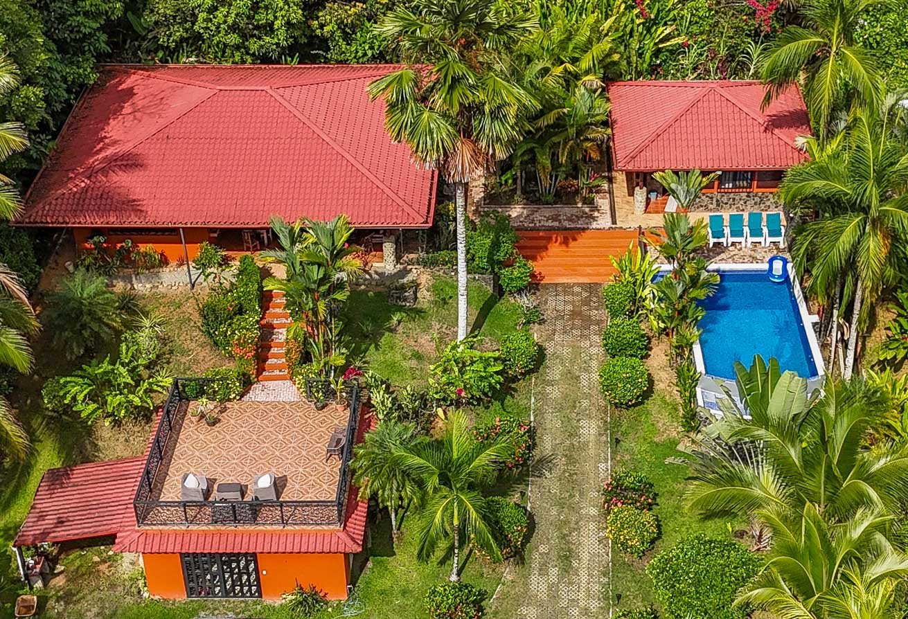 Ojochal Mountain View Home with Pool, Guest House & Gardens