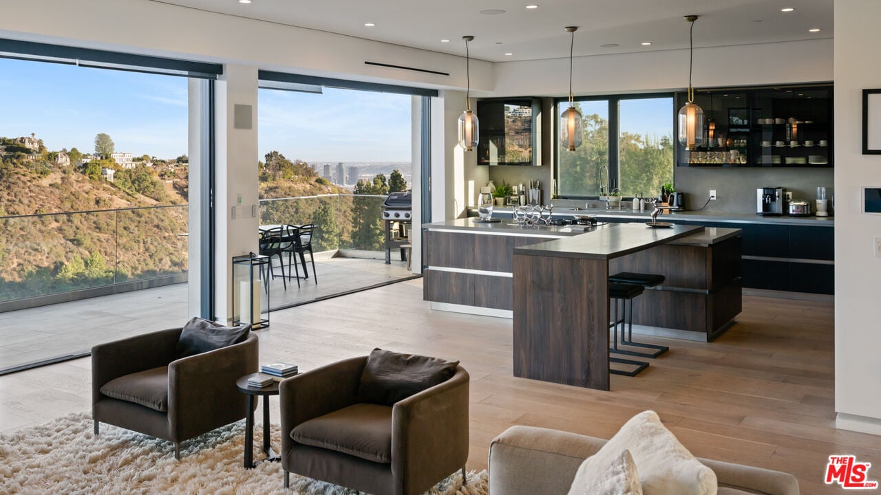 Aurelian Crest, Linda Flora Dr, 90049