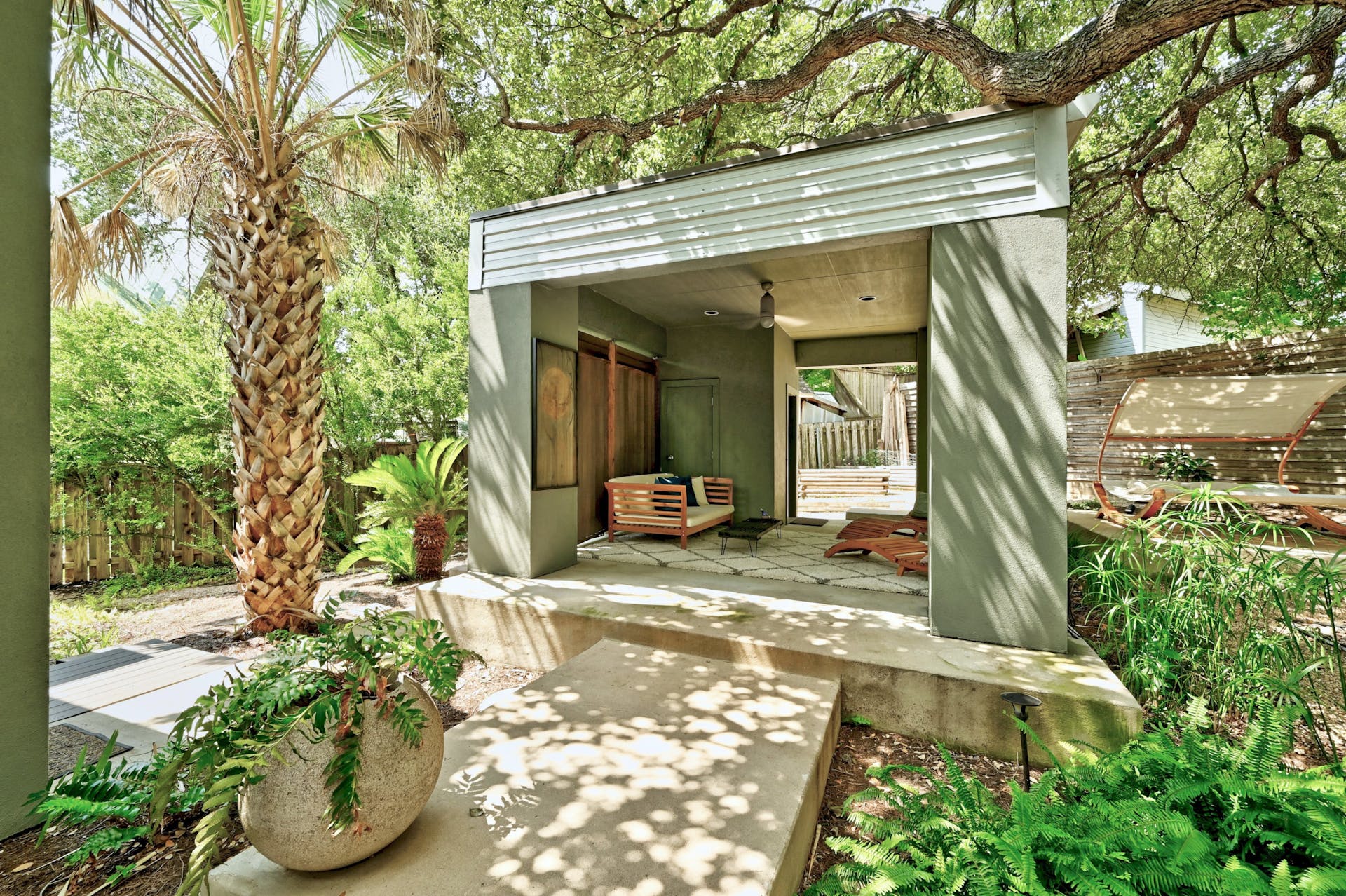 2700 De Soto DR