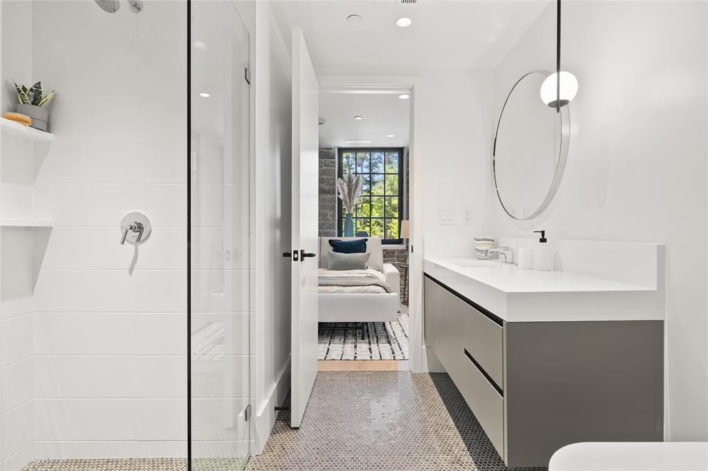 41 Richmondville Avenue Unit: 206