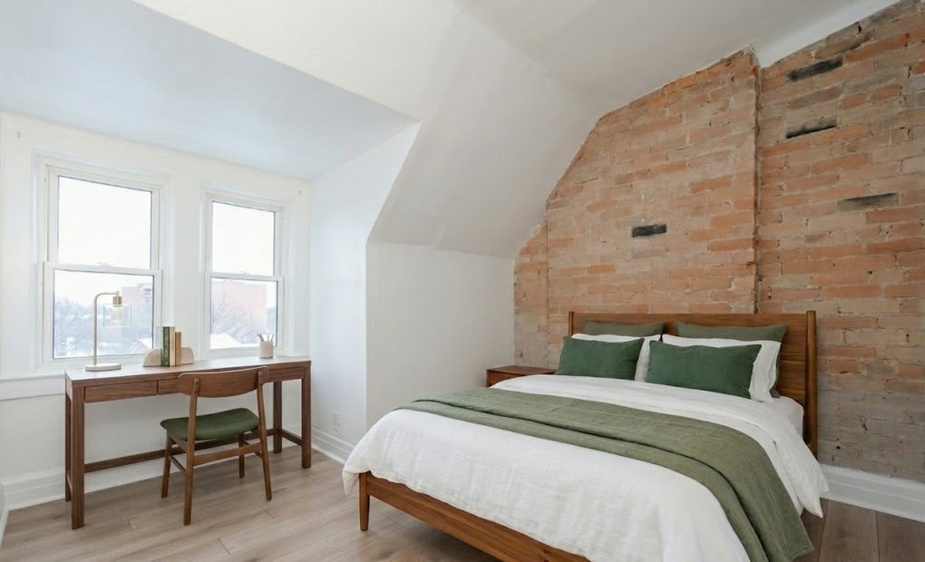 15 Indian Rd Cres #Upper