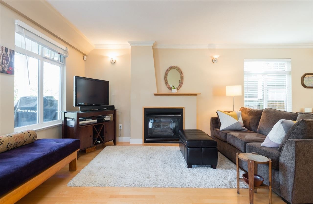 2098 Victoria Dr