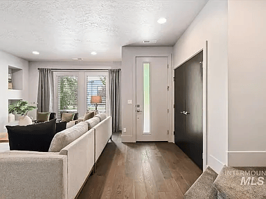 3948 E Parkcenter Blvd