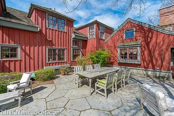 8 Old Westmoor Farm Road