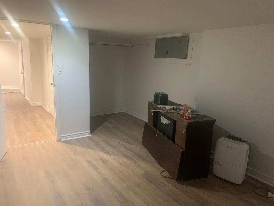 39 Pendrith Street Lower, Toronto W02 Unit: Lower