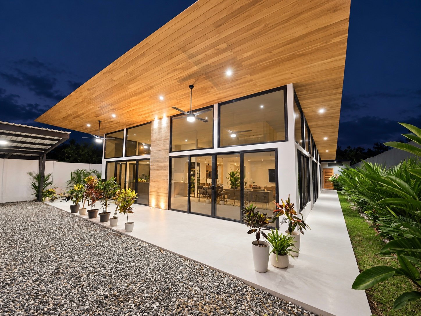 Tropical Modern Villa in Uvita – 3BR Retreat with Large Pool Near the Beach