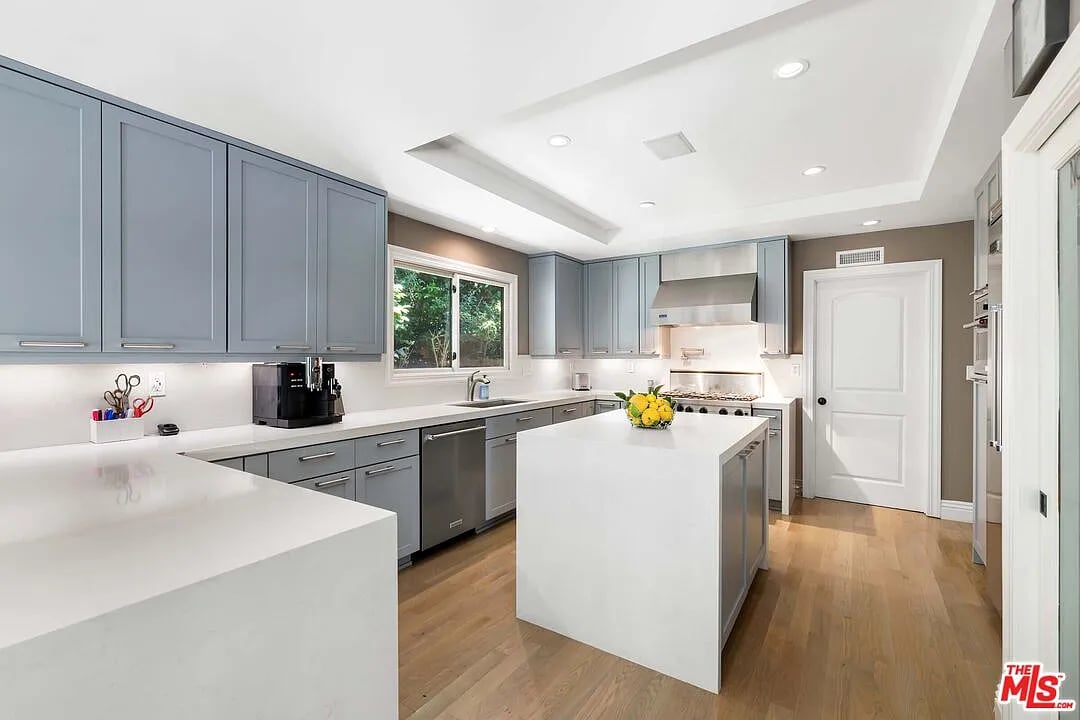 2229 San Ysidro Dr