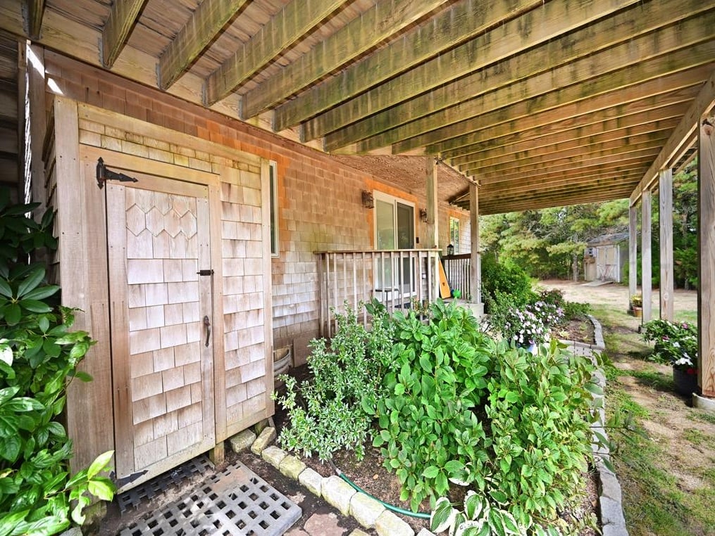14 Plains Head Ln