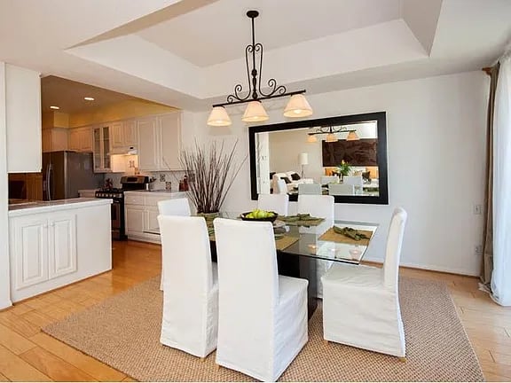 1120 Granville Ave #305