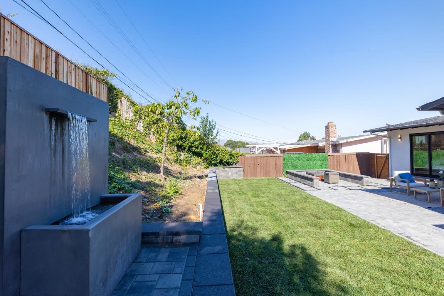 1041 Crestview Drive