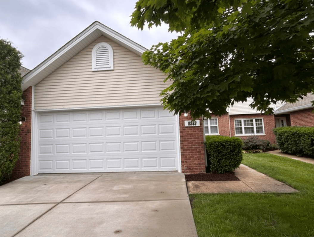 8593 Sandalwood Dr