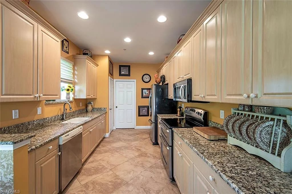 14100 Cambridge Dr APT 204