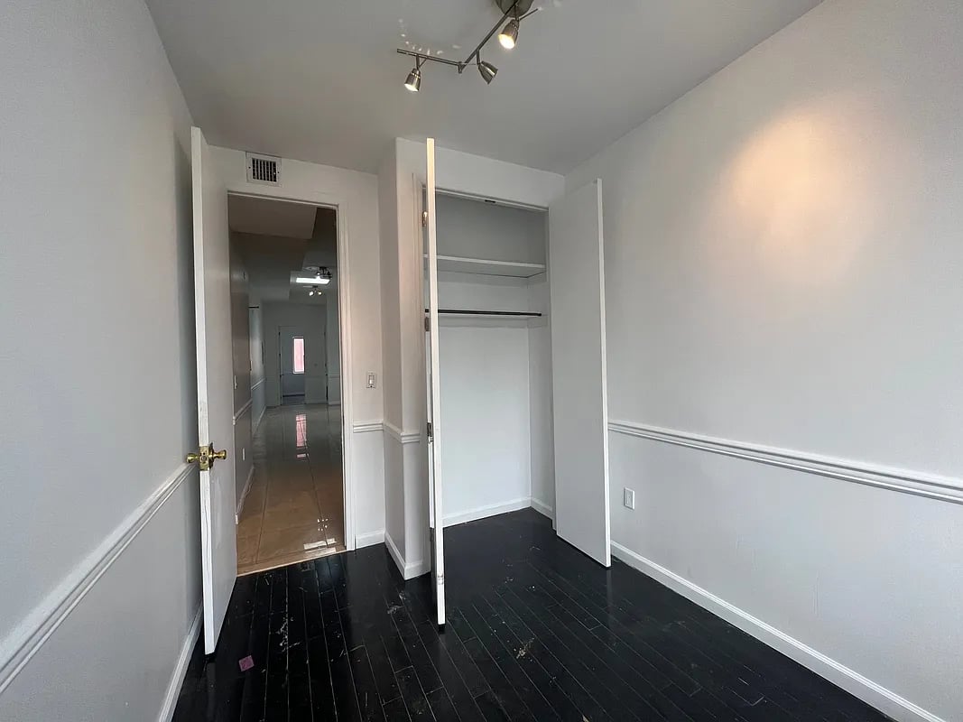 438 Wilson Ave 3L