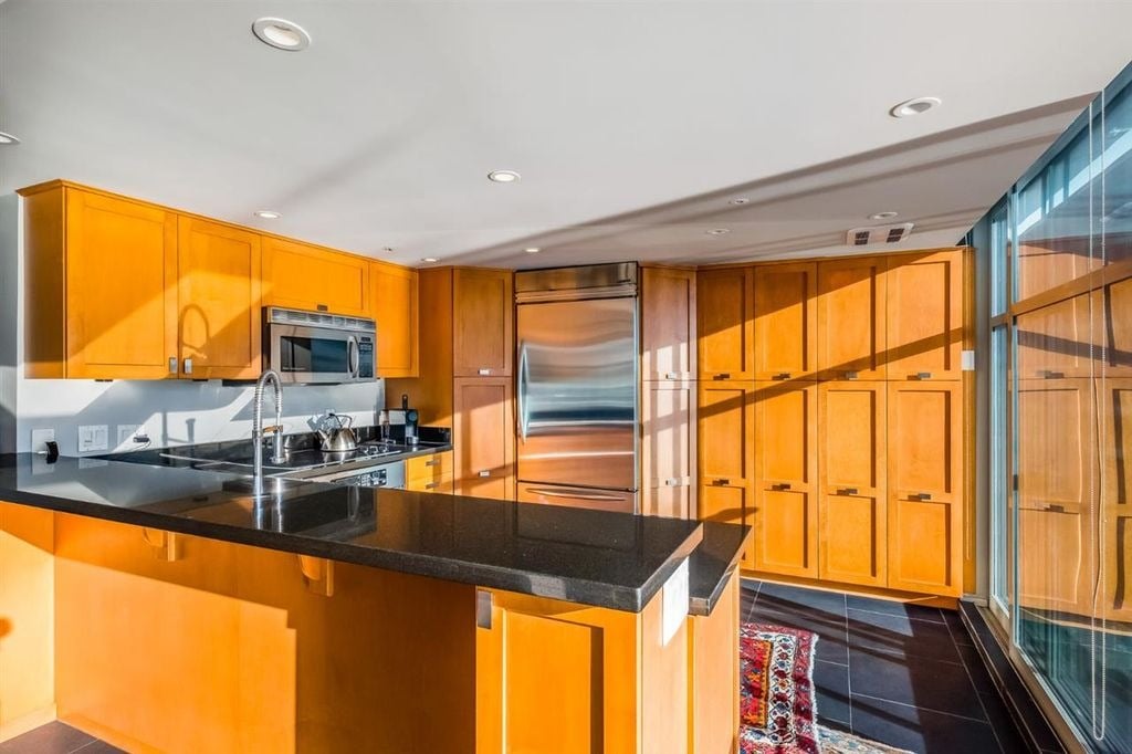 990 Beach Ave, #310