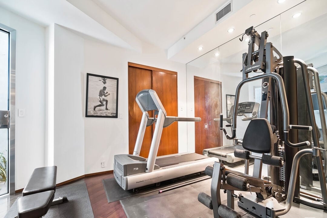 Luminor Crest, Viewmont Dr, 90069