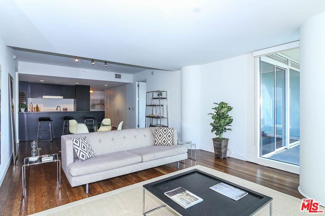 6250 Hollywood Blvd, #11N