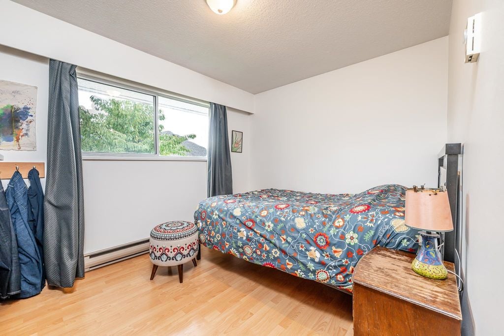 2332 Argyle Cres