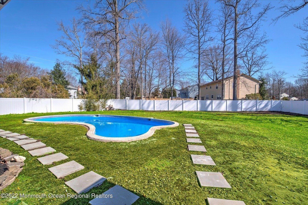 36 Kensington Dr