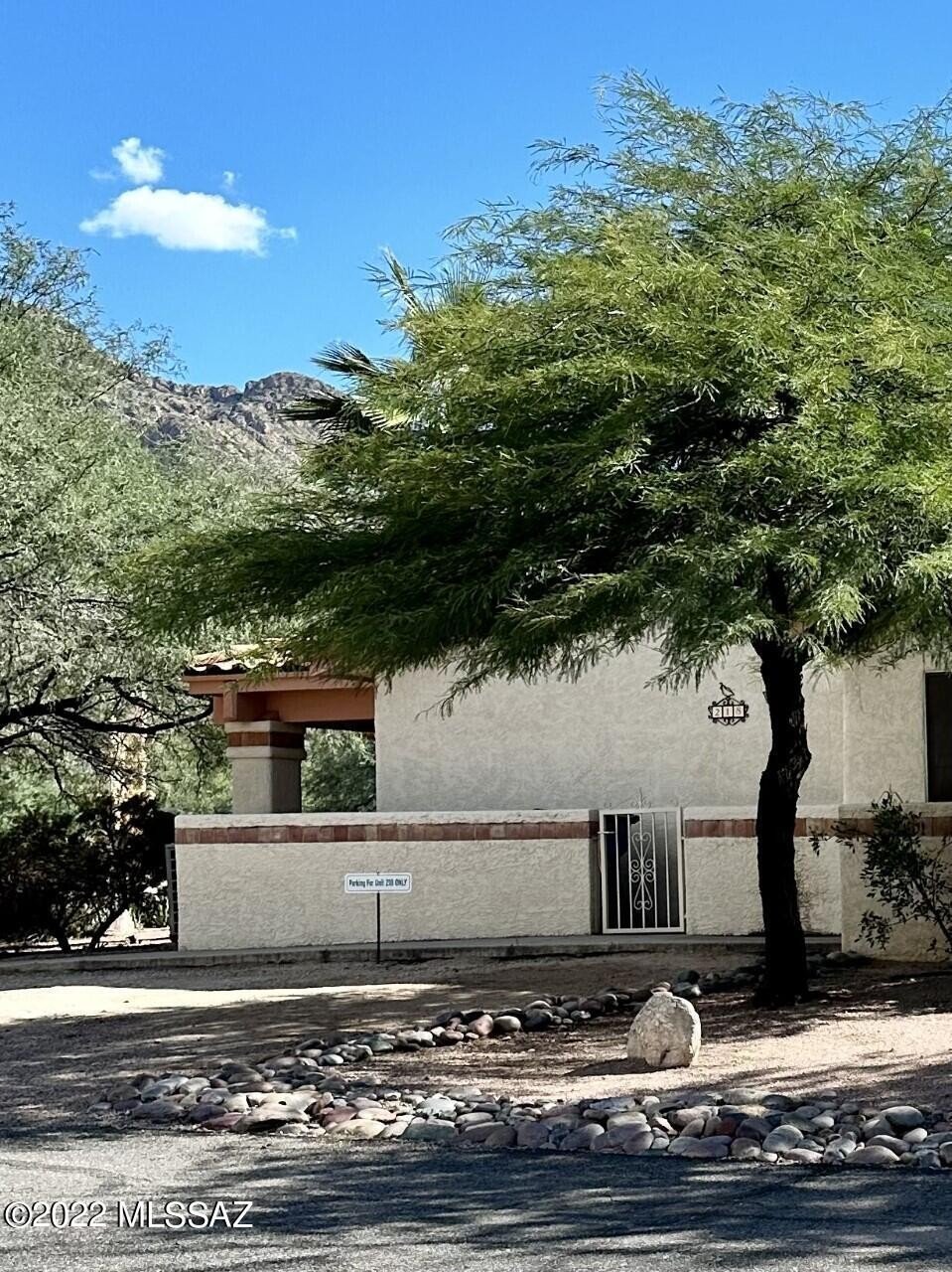 218 E Horizon Cir