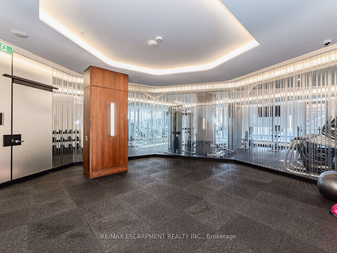 BEGINNER LUXURY IN MIDTOWN 