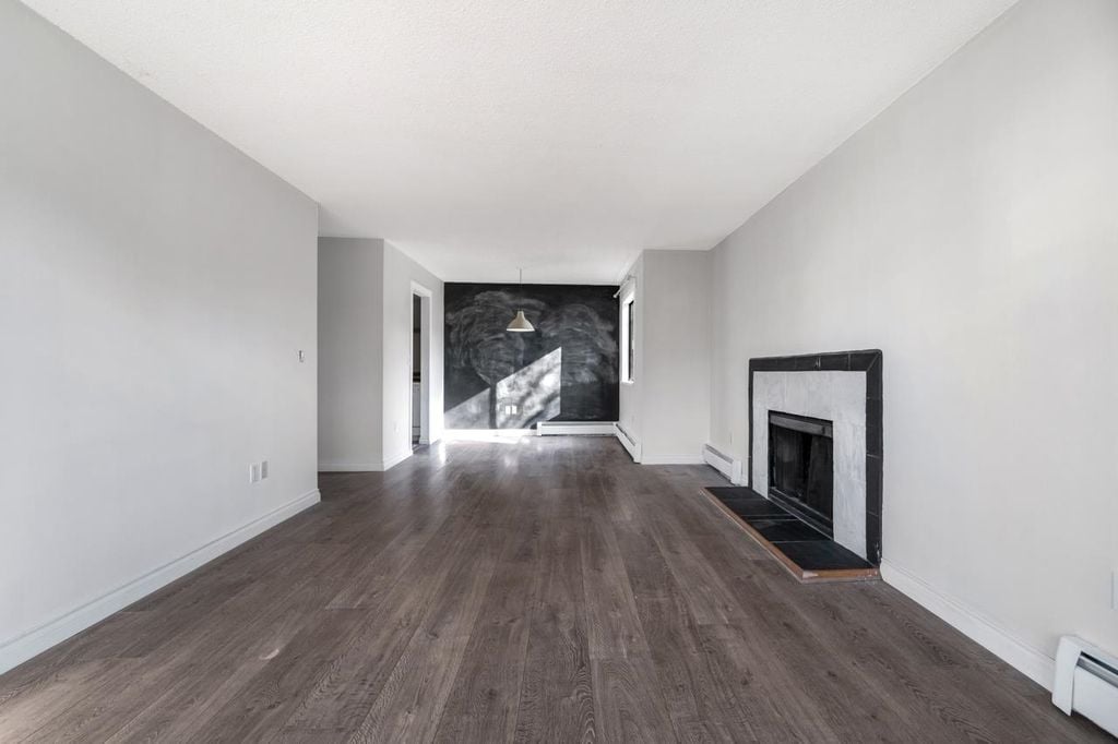 2215 Dundas St, #207
